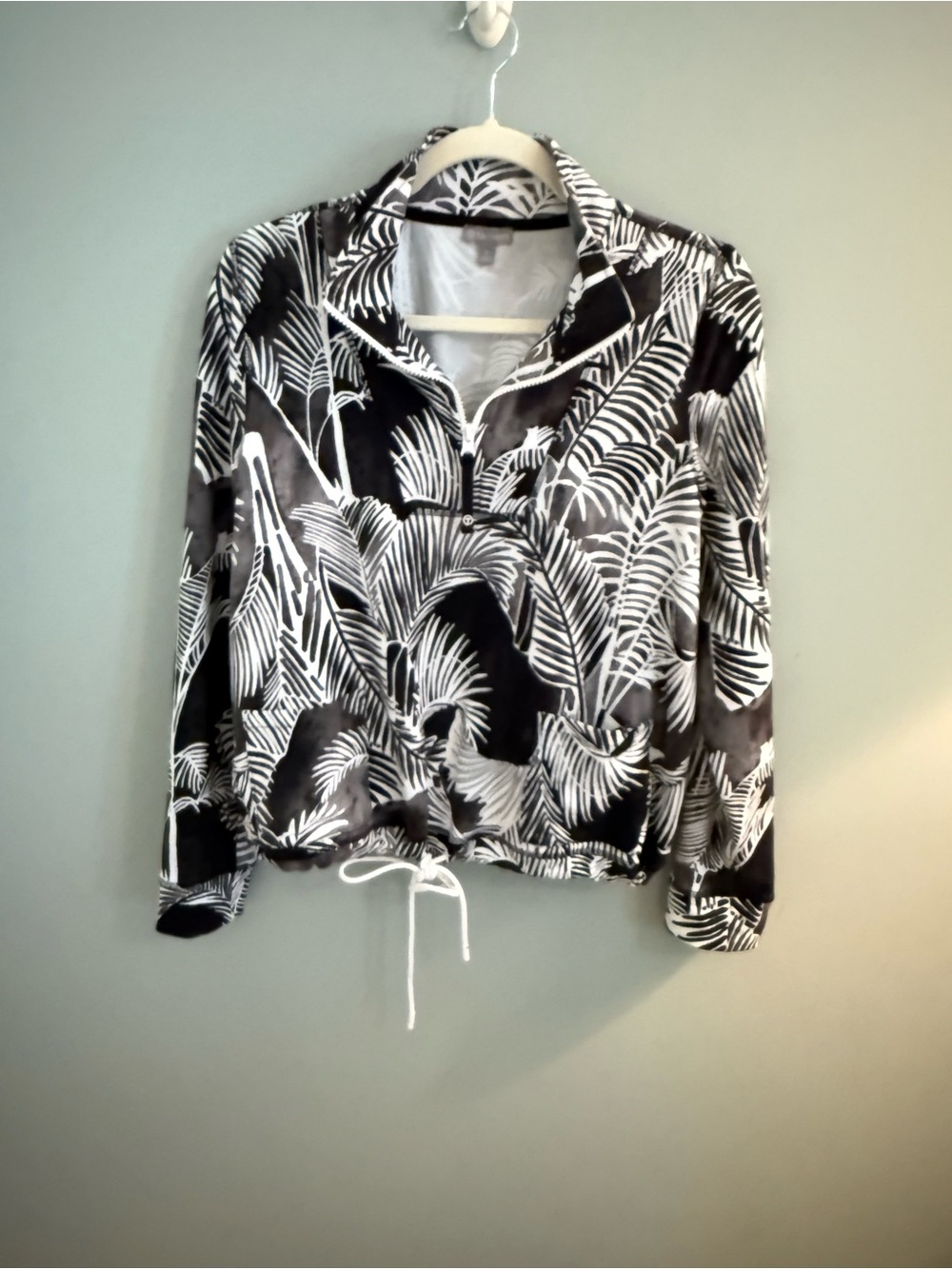 T by Talbots medium Black & White Breezy Palm-Print Pullover Top - Women